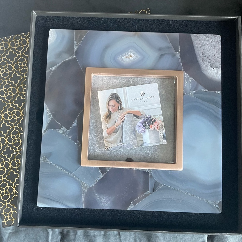 Kendra Scott rose gold and grey agate frame